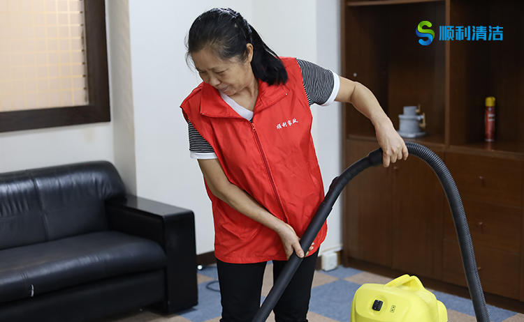顺利深圳家用地毯清洗服务建议地毯需要定期清洗