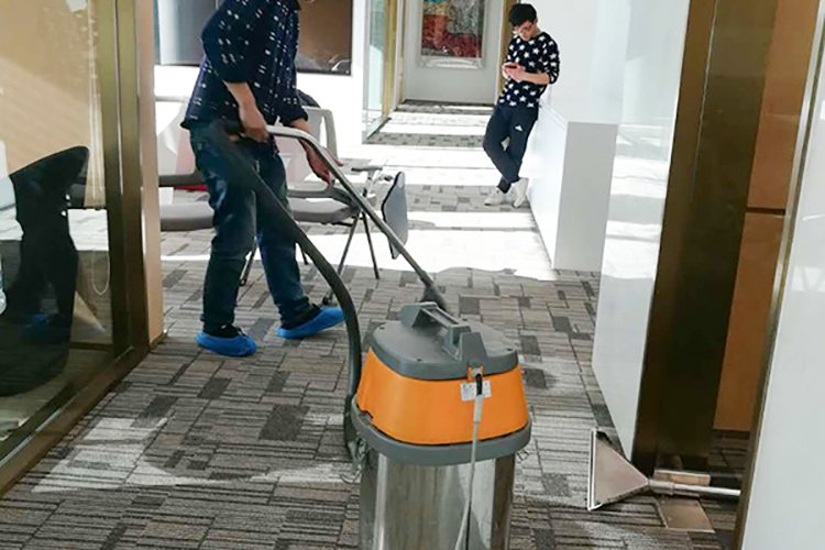 专业地毯清洗服务首选专业团队-顺利物业
