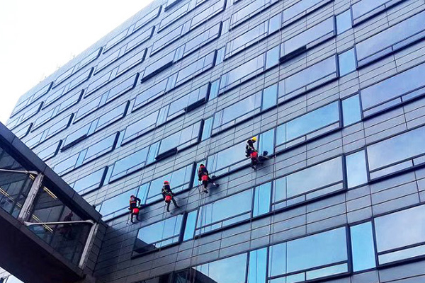 深圳清洁公司专业外墙清洗作业