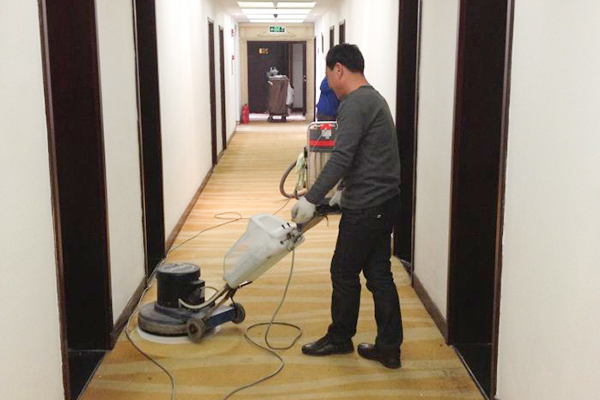 深圳清洁公司大型灯具清洁流程